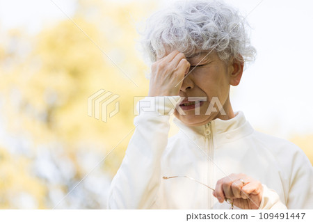 A woman with a troubled expression who looks good with gray hair 109491447