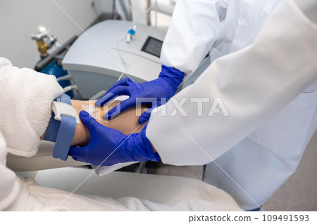 Woman receiving vitamin IV infusion drip in wellness center or beauty salon. 109491593