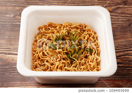 Cup fried noodles 109493699