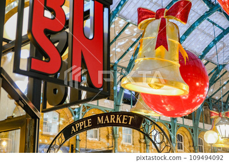 Covent Garden's popular Apple Market decorated for Christmas. A great place to find souvenirs, jewellery, artworks, etc Covent Garden's popular Apple Market decorated for Christmas. A great place to find souvenirs, jewellery, artworks, etc 109494092