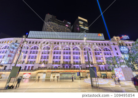 大阪市中央區難波南海難波站前的難波廣場夜景 109495854