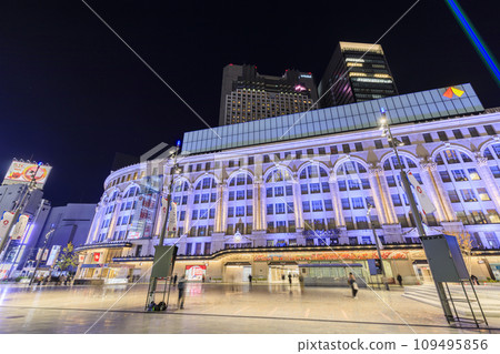 大阪市中央區難波南海難波站前的難波廣場夜景 109495856