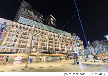 大阪市中央區難波南海難波站前的難波廣場夜景 109495857