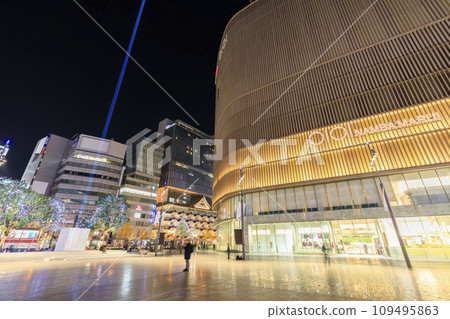 大阪市中央區難波南海難波站前的難波廣場夜景 大阪市中央區難波南海難波站前的難波廣場夜景 109495863