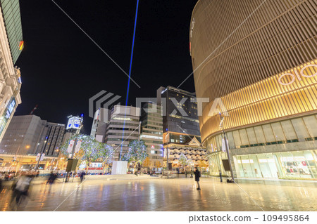 大阪市中央區難波南海難波站前的難波廣場夜景 大阪市中央區難波南海難波站前的難波廣場夜景 109495864