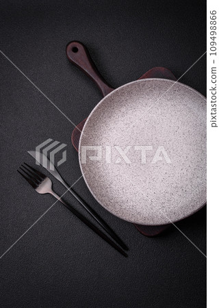 Empty round ceramic plate as an item of kitchen utensils 109498866