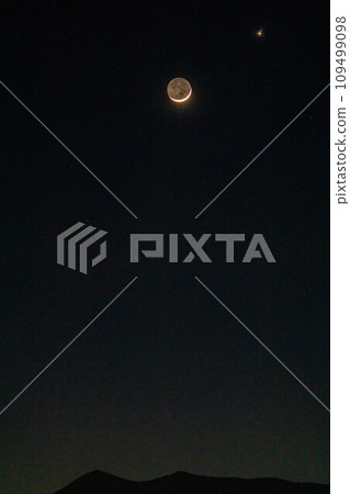 [Moon material] Earthshine moon [Nagano Prefecture] 109499098