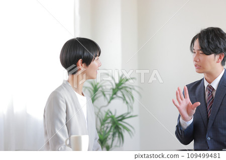 Feedback_A boss giving a harsh evaluation to a subordinate and a female subordinate listening to the conversation 2 Feedback_A boss giving a harsh evaluation to a subordinate and a female subordinate listening to the conversation 2 109499481