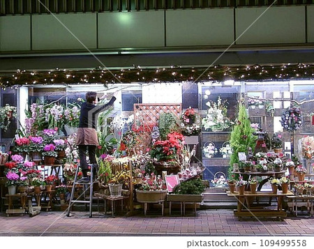 位於東京銀座索尼大樓一樓的花店鈴木花店（Suzuki Florist）已關閉。 《風景的記憶（2002.11）》 109499558