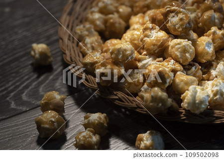 Chocolate chip and toffee chip cookies. 109502098