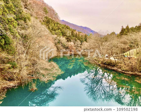 Autumn Lake Shimanto 109502198