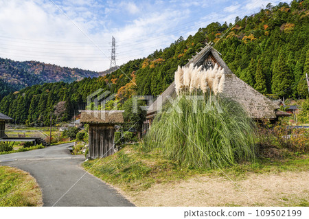 Original scenery of Japan (Autumn Miyama Kayabuki no Sato) 109502199