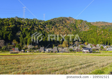 Original scenery of Japan (Autumn Miyama Kayabuki no Sato) 109502321
