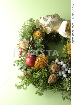 Handmade Christmas lease 109503242
