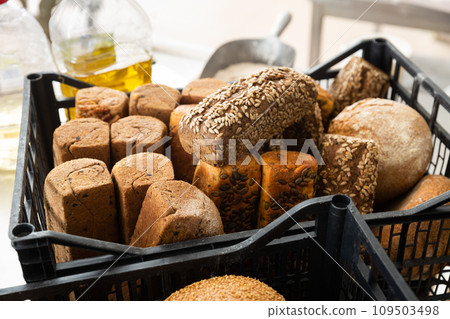 bread with seeds in baking tray in bakery 109503498