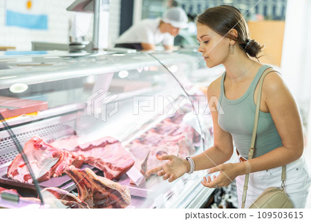 customer attentively examines 109503615