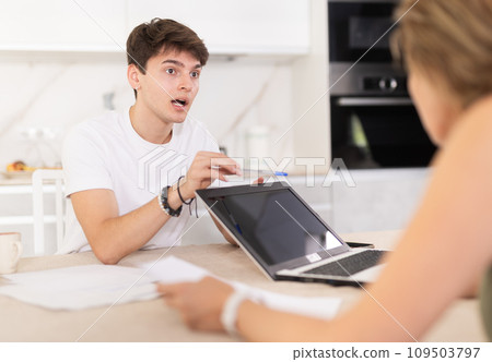 An insurance agent tells young guy the terms of property and life insurance 109503797