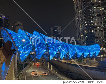 Kuala Lumpur's nighttime scenic light spot Saroma Bridge Kuala Lumpur's nighttime scenic light spot Saroma Bridge 109504598