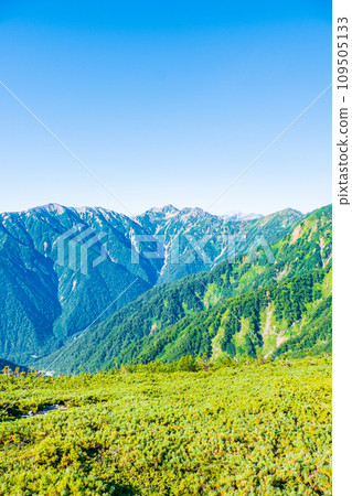 夏季攀登芝岳(從種池山莊到芝岳南峰山脊線,向蓮華山、張之岳眺望) 夏季攀登芝岳(從種池山莊到芝岳南峰山脊線,向蓮華山、張之岳眺望) 109505133