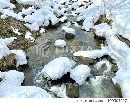 積雪的河 積雪的河 109505917