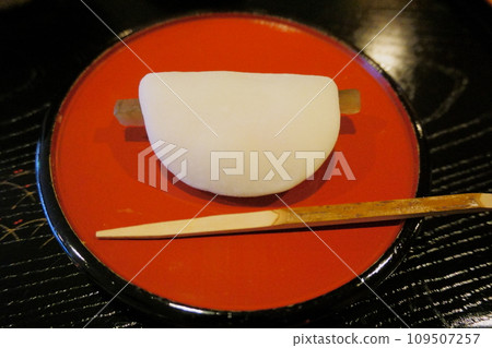 Japanese sweets for New Year's Day Petal Mochi 3 Japanese sweets for New Year's Day Petal Mochi 3 109507257