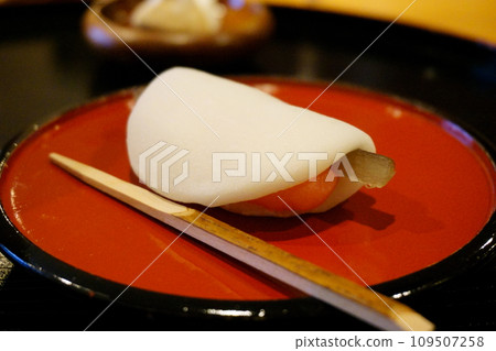 Japanese sweets for New Year's: Petal Mochi 2 Japanese sweets for New Year's: Petal Mochi 2 109507258