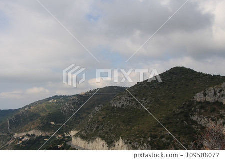 山 山 109508077