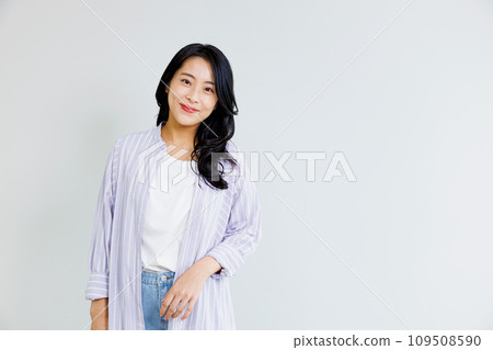 一個穿著休閒服的女人的肖像 一個穿著休閒服的女人的肖像 109508590
