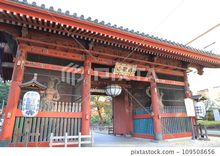 護國寺的仁王門，東京文京區 109508656