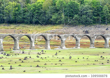 Scenery from the Taushubetsu River Bridge Observatory on the former Japanese National Railways Kamishihoro Town, Kamishihoro Town, Hokkaido 109508878