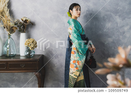穿著長袖和袴的女人 穿著長袖和袴的女人 109509749