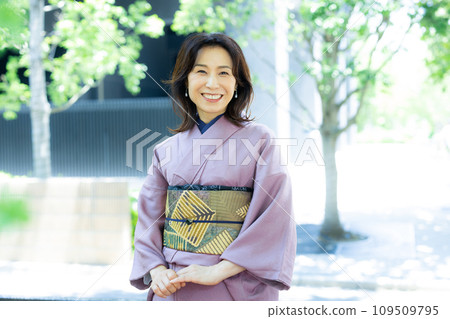 A woman in a kimono 109509795