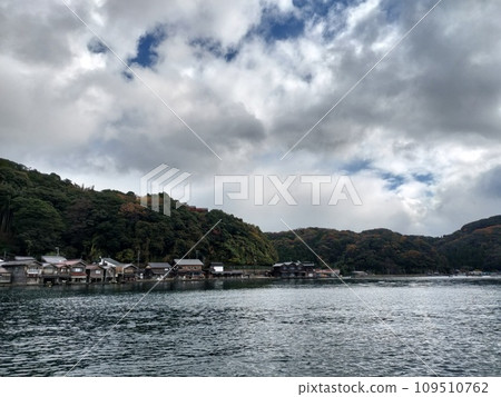 伊根町的船屋、海和天 伊根町的船屋、海和天 109510762