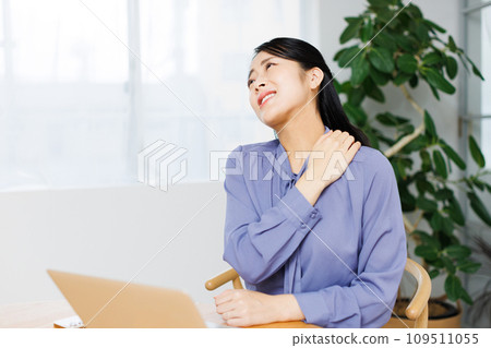 Woman massaging neck and shoulders 109511055