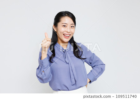 豎起大拇指的女人 109511740