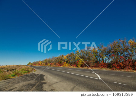 Highway track against the blue sky 109513599