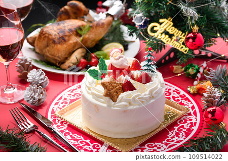 Christmas cake and roasted chicken Christmas cake and roasted chicken 109514022