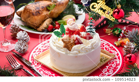 Christmas cake and roasted chicken Christmas cake and roasted chicken 109514023