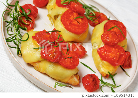 Pesto Tomato Cheese Chicken Breast, top view 109514315