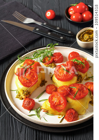 Pesto Tomato Cheese Chicken Breast, top view 109514318