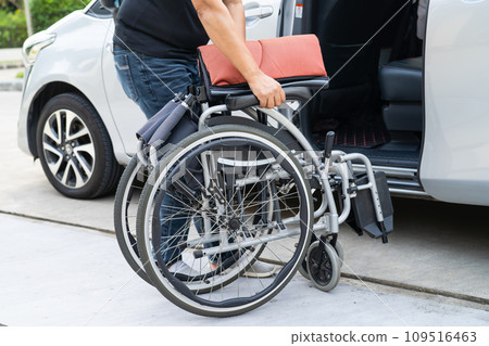 Asian disability woman on wheelchair getting in her car, Accessibility concept. 109516463