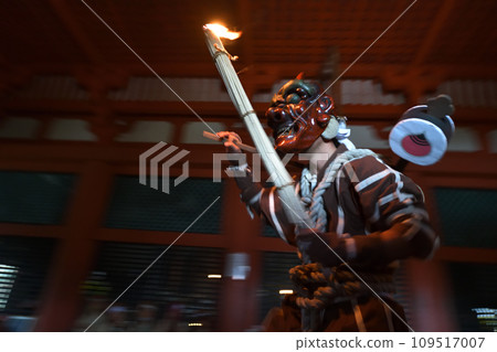 鬼大三寺葬禮：手持火把，伴著大鼓聲跳舞，驅除邪靈 109517007