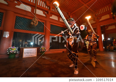 鬼大三寺葬禮:手持火把,伴著大鼓聲跳舞,驅除邪靈 鬼大三寺葬禮:手持火把,伴著大鼓聲跳舞,驅除邪靈 109517014