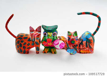 Mexican folk art Alebrijes 109517729