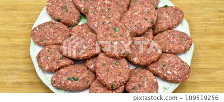 Raw beef meatballs made with various homemade spices, raw beef kofte kofta, on bamboo cutting board Raw beef meatballs made with various homemade spices, raw beef kofte kofta, on bamboo cutting board 109519256