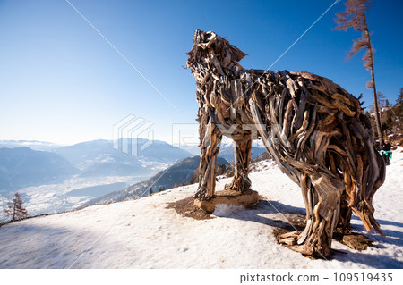 Wooden sculpture of a wolf. Italian landmark Wooden sculpture of a wolf. Italian landmark 109519435
