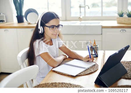 Preteen 12s girl e-learning Preteen 12s girl e-learning 109520217