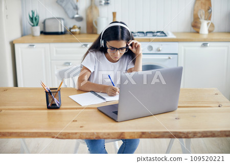 Preteen 12s girl e-learning Preteen 12s girl e-learning 109520221
