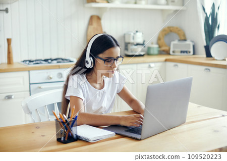 Preteen 12s girl e-learning 109520223