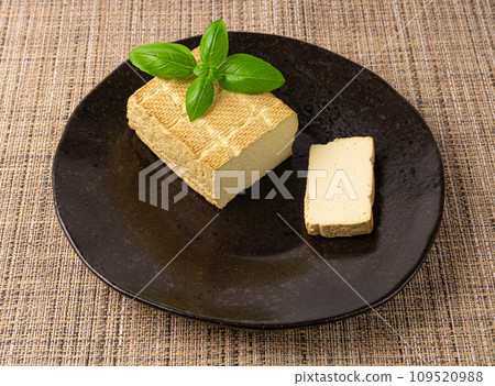 Tofu Cheese, Smoked Vegan Cheese Slice, Sliced Soya Bean Curd, Soy Protein or TSP 109520988